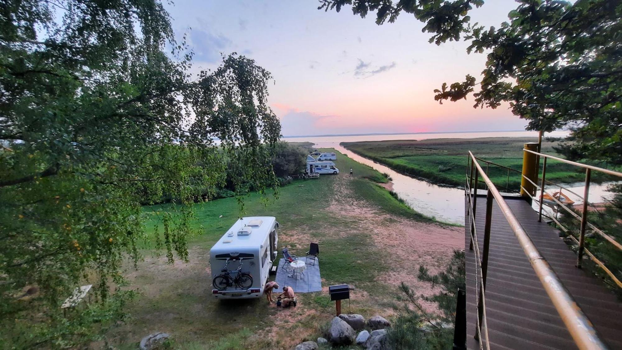 Kempings Ezerpriedes Burtnieki  Exterior foto